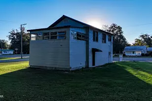 5424 10th St, Malone, FL 32445 - Photo 7