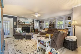 902 NW Ave D, Carrabelle, FL 32322 - Photo 9