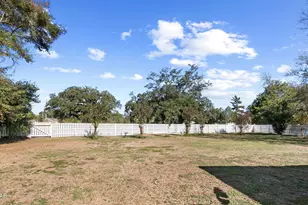 1060 8th Ave, Graceville, FL 32440 - Photo 17