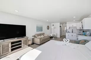 8817 S Thomas Dr, Panama City Beach, FL 32408 - Photo 9