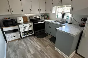 7135 Hamilton Rd, Grand Ridge, FL 32442 - Photo 5