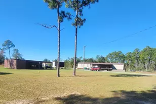 425 Coralvine Dr, Chipley, FL 32428 - Photo 1