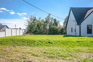 319 W 35th Ct, Panama City, FL 32405 - Photo 17