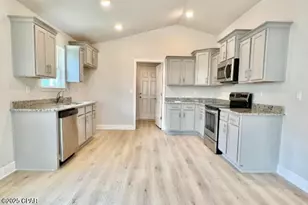1202 Primrose Ln, Panama City, FL 32404 - Photo 1