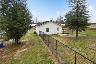 25238 N W Rosewood Cir, Altha, FL 32421 - Photo 9