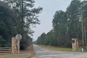 28 Golf Club Cir, Ponce de Leon, FL 32455 - Photo 1