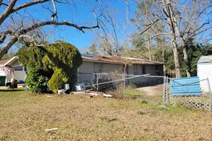 1352 Watts Ave, Chipley, FL 32428 - Photo 11