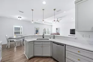 705 W 8th St, Lynn Haven, FL 32444 - Photo 9