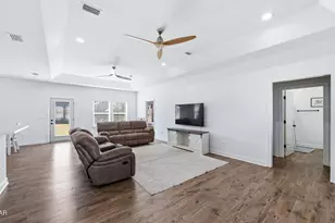 705 W 8th St, Lynn Haven, FL 32444 - Photo 5