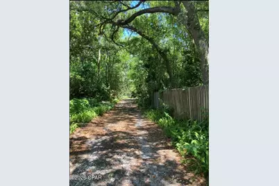 130 Coach Wagoner Street, Apalachicola, FL 32320 - Photo 15