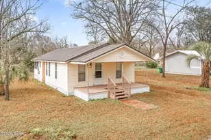 794 2nd St, Chipley, FL 32428 - Photo 1