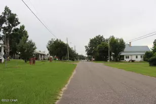 2497 3rd Ave, Alford, FL 32420 - Photo 9