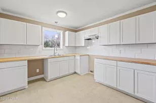 1037 Payne St, Graceville, FL 32440 - Photo 7