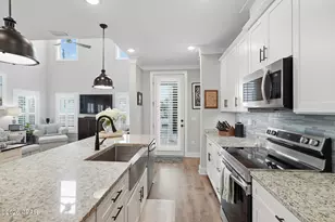 725 Landing Cir, Panama City Beach, FL 32413 - Photo 17