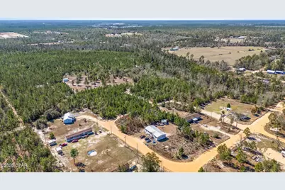 16715 Eastwood Drive, Fountain, FL 32438 - Photo 9