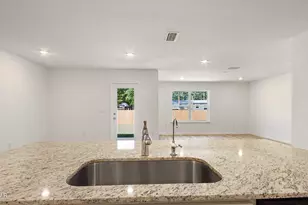 2085 Babcock St, Chipley, FL 32428 - Photo 5