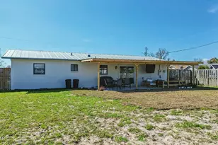 412 W 18th Ct, Lynn Haven, FL 32444 - Photo 3