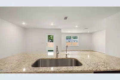 2103 Babcock Street, Chipley, FL 32428 - Photo 5