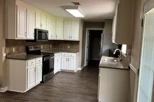 22 10 Lake Dr, Defuniak Springs, FL 32433 - Photo 9