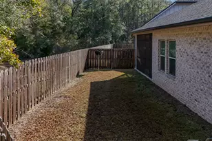 9 Laurel Oaks Dr, Freeport, FL 32439 - Photo 5