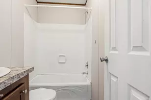 1884 Bayview Ln, Cottondale, FL 32431 - Photo 19