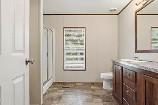 1884 Bayview Ln, Cottondale, FL 32431 - Photo 11