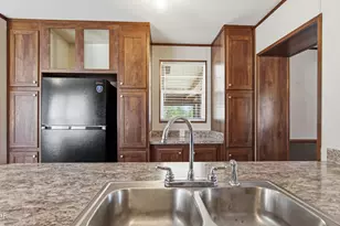 1884 Bayview Ln, Cottondale, FL 32431 - Photo 7