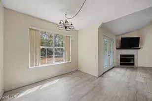 528 Hyde Park Dr, Crestview, FL 32539 - Photo 9