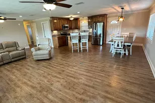 7426 Berry Dr, Grand Ridge, FL 32442 - Photo 5