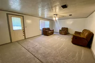 6913 Broadway St, Grand Ridge, FL 32442 - Photo 5