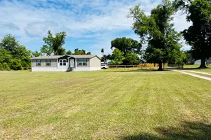 4899 Davis Dr, Marianna, FL 32446 - Photo 1