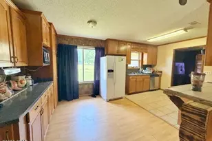 698 Bradley Ln, Chipley, FL 32428 - Photo 9