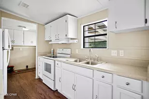 10461 NW 1st St, Bristol, FL 32321 - Photo 7