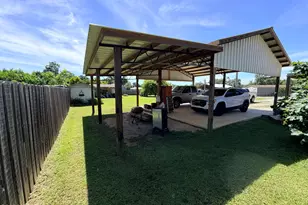 2034 Main St, Grand Ridge, FL 32442 - Photo 35