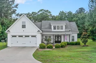 566 Lakepointe Dr, Chipley, FL 32428 - Photo 1
