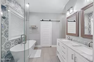 566 Lakepointe Dr, Chipley, FL 32428 - Photo 11