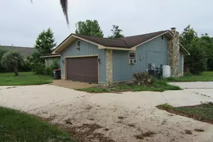 8629 Deerpoint Dr, Youngstown, FL 32466 - Photo 3