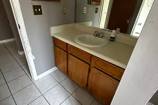 1060 W 11th Ct, Panama City, FL 32401 - Photo 9