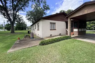 2046 Finley Ave, Grand Ridge, FL 32442 - Photo 21
