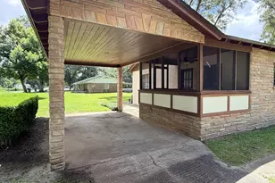 2046 Finley Ave, Grand Ridge, FL 32442 - Photo 25