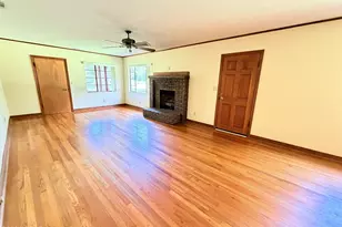 2046 Finley Ave, Grand Ridge, FL 32442 - Photo 7