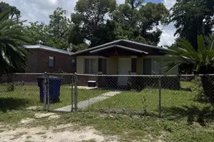 813 E 12th Ct, Panama City, FL 32401 - Photo 1