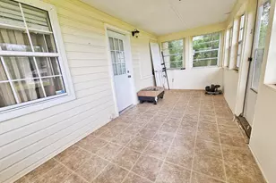 6915 Oak St, Grand Ridge, FL 32442 - Photo 7