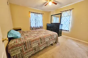6915 Oak St, Grand Ridge, FL 32442 - Photo 11
