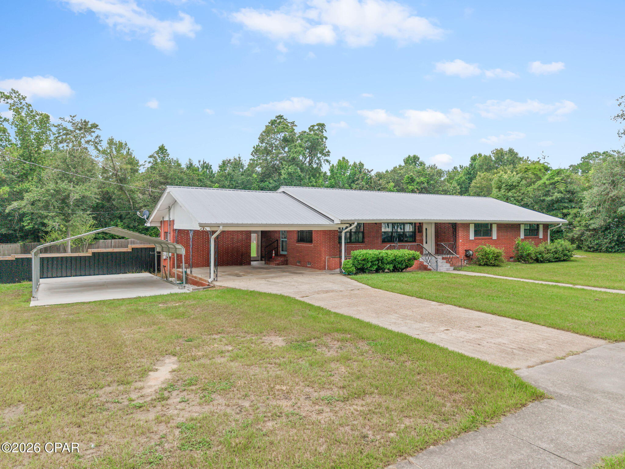 652 2nd St main architectural view