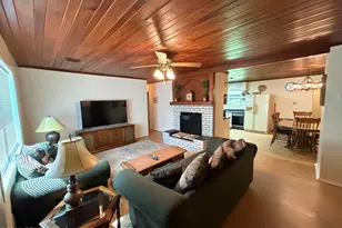 379 Lakepoint Rd, Alford, FL 32420 - Photo 11
