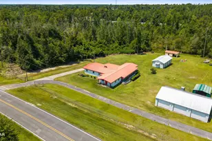 379 Lakepoint Rd, Alford, FL 32420 - Photo 5