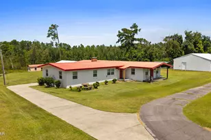 379 Lakepoint Rd, Alford, FL 32420 - Photo 1