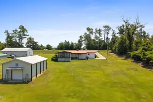 379 Lakepoint Rd, Alford, FL 32420 - Photo 3