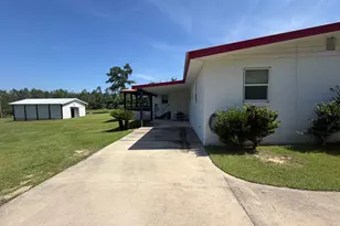 379 Lakepoint Rd, Alford, FL 32420 - Photo 9